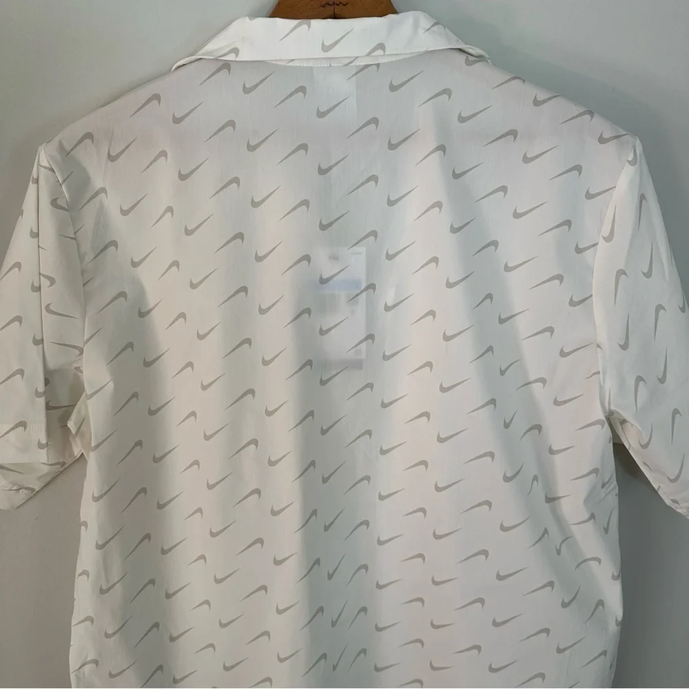 Nike Swoosh Button Up White Camp Shirt Women’s Boyfriend Fit Size Medium